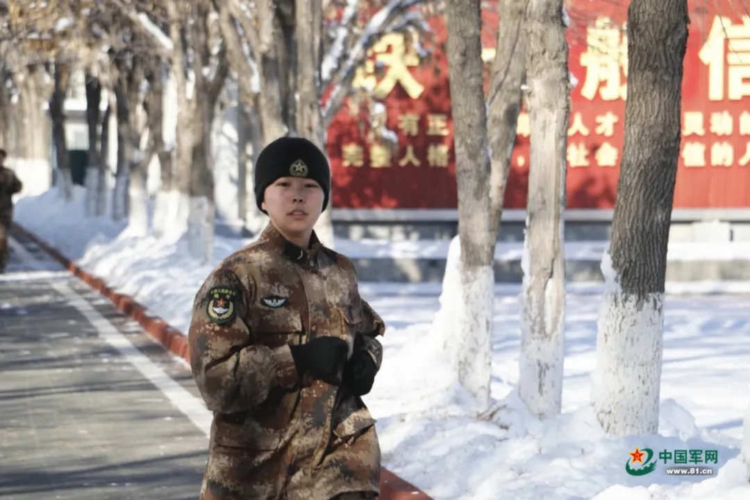 入伍前后对比照丨听听戍边女兵的心里话