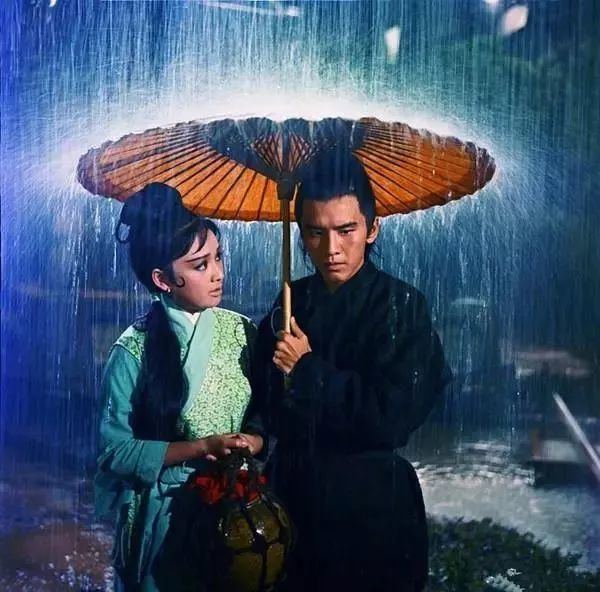 17岁夺得亚洲影后，沉迷赌博输光家产，如今暴毙