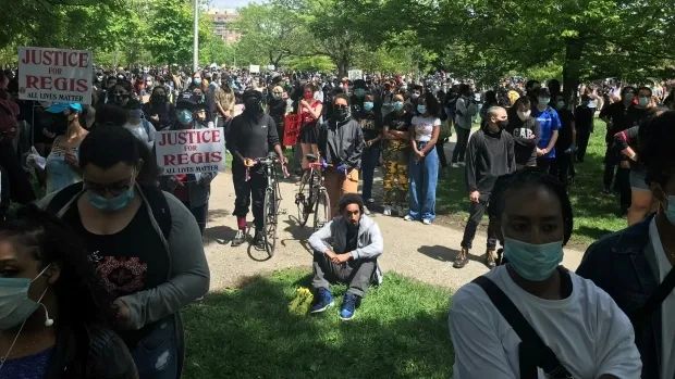 美著名富人区遭冲击，示威者首进白宫，亲美者