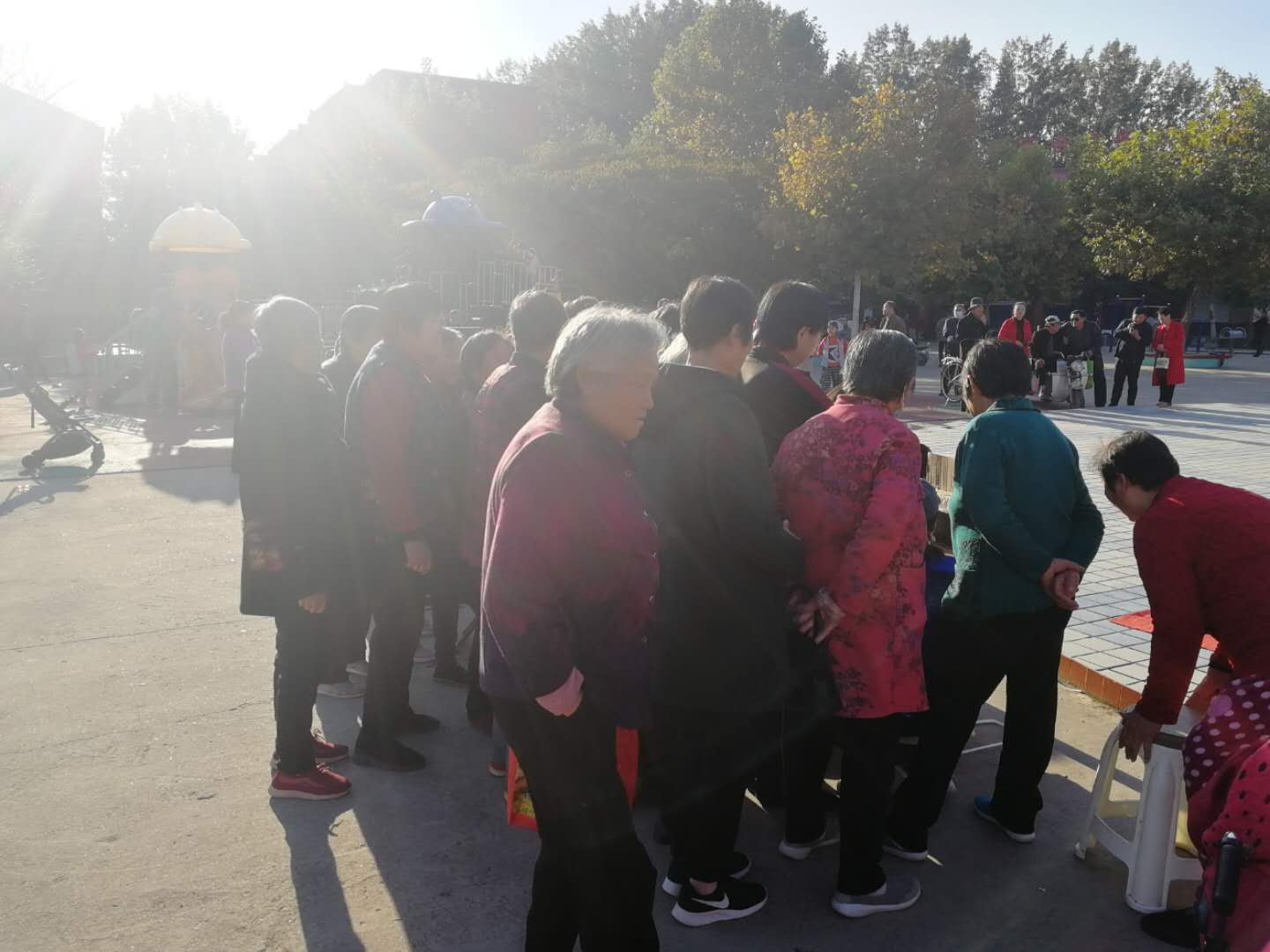 台前县民政局：九九重阳节，温暖的陪伴戏曲联欢会走进绿苑社区