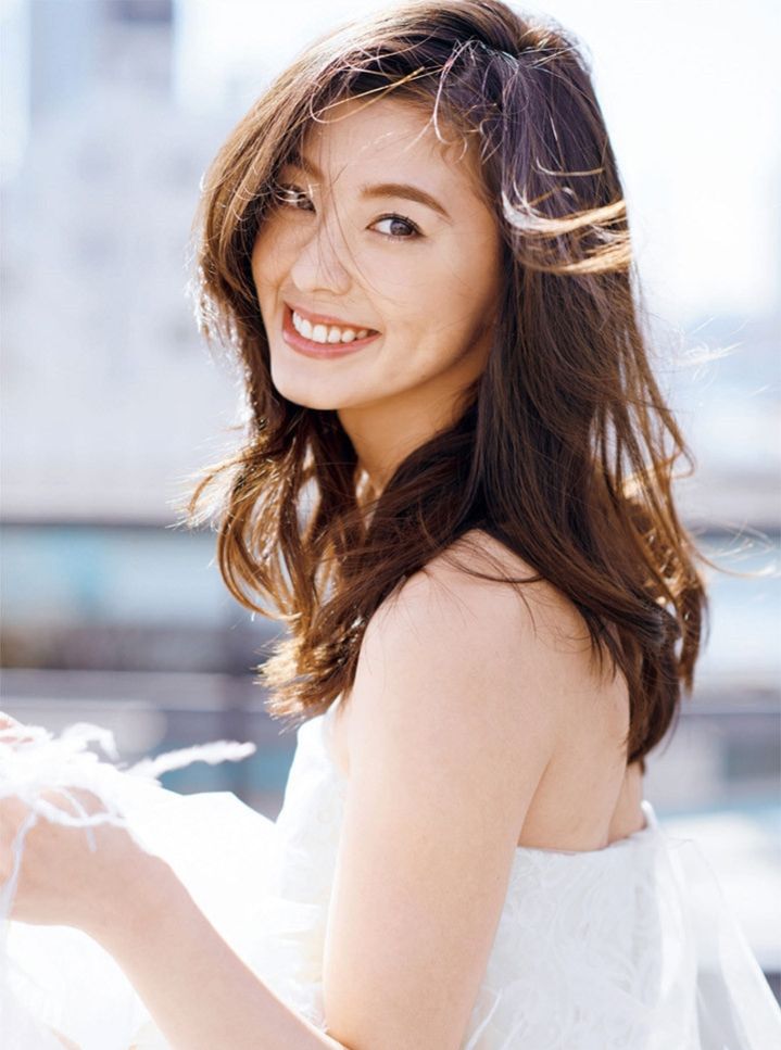 日本新晋第一性感长腿女神朝比奈彩图片