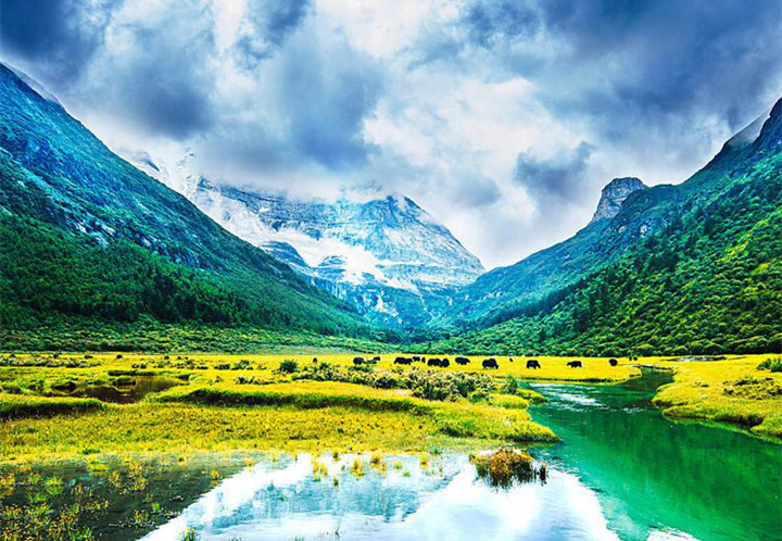 9月秋季最美时节，想旅行的你，这几个地方太美了，带上她出发吧