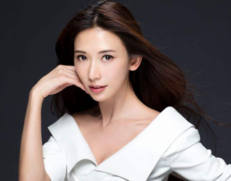 曾被赵本山连扇4耳光，还占林志玲便宜，后娶小