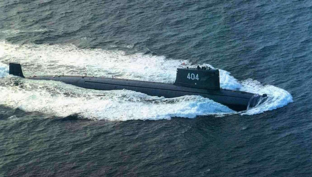 超市买个不到2美元的玩具，回家造出核潜艇！