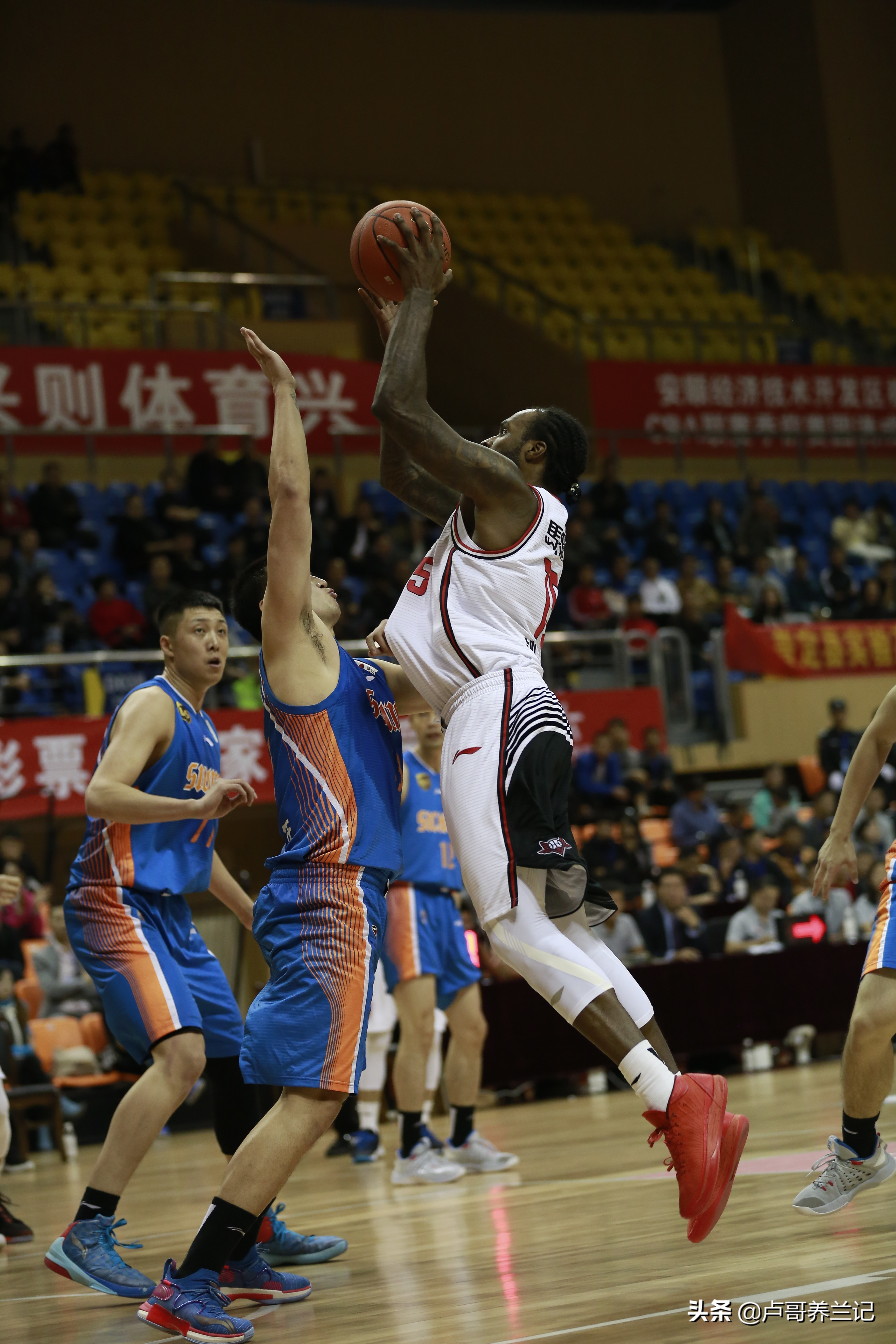 CBA季前赛视频回放(不看NBA我拍CBA:季前赛安顺站深圳100-77 四川，精彩回放看过来)