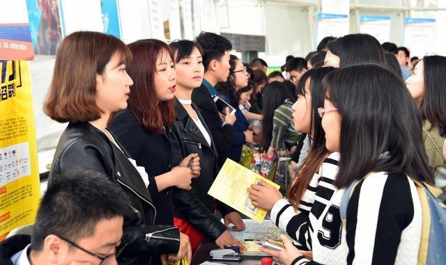 教育部：提高教师待遇，单列班主任津贴！家长