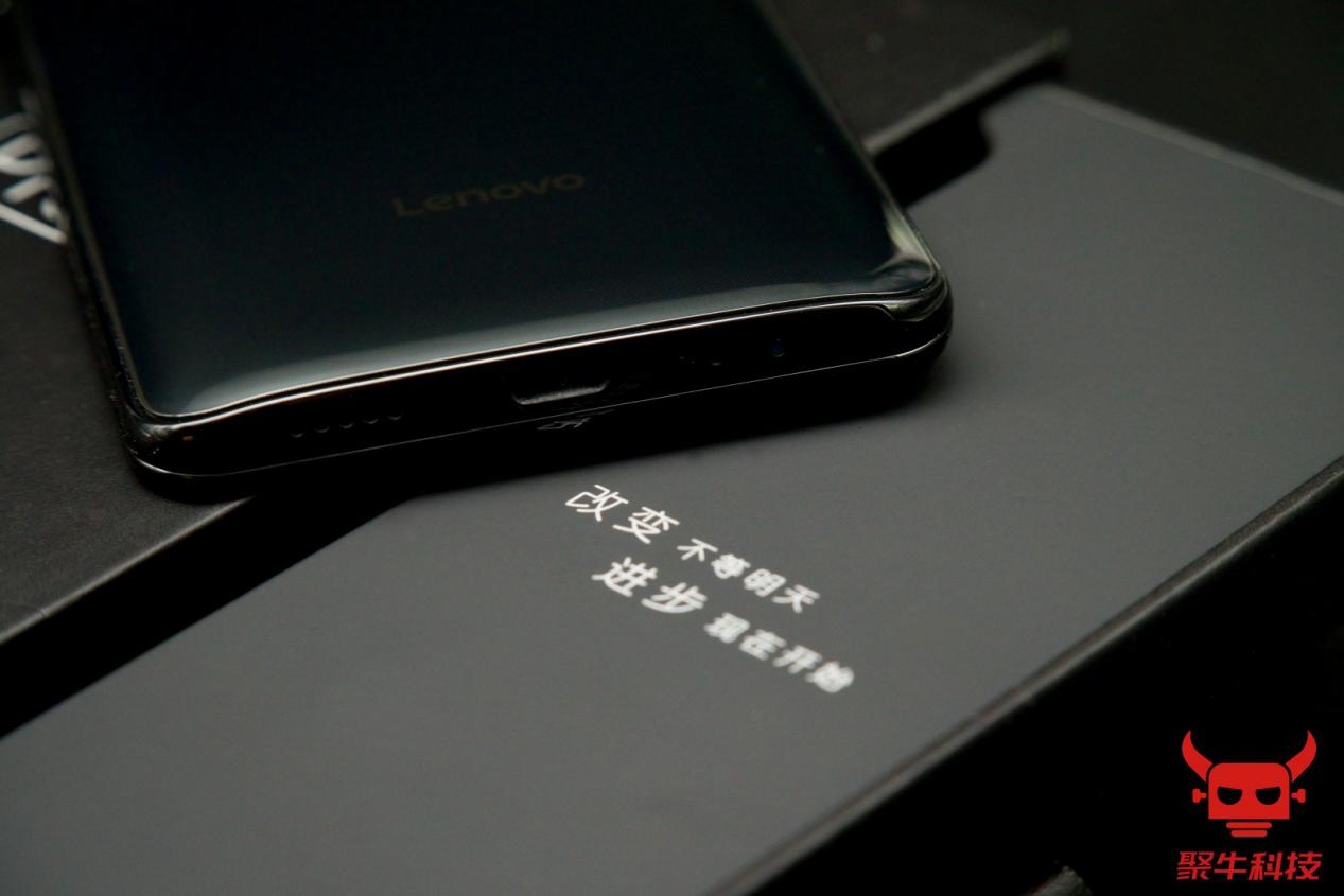 屏占比超过95%的屏下指纹手机 滑盖屏旗舰联想Z5 Pro评测