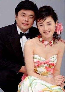 她是倪萍的接班人许戈辉，本前途一片光明，为