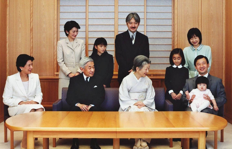 二战日本敛财无数，钱都去哪了？美国人在偷笑