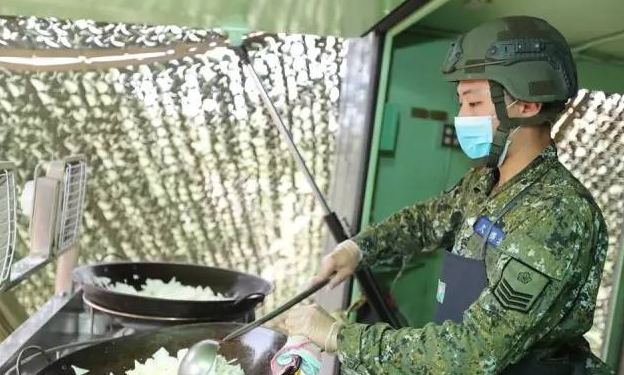 取消饭盒设计，军用水壶回归老本行，士兵野外吃饭已不是问题