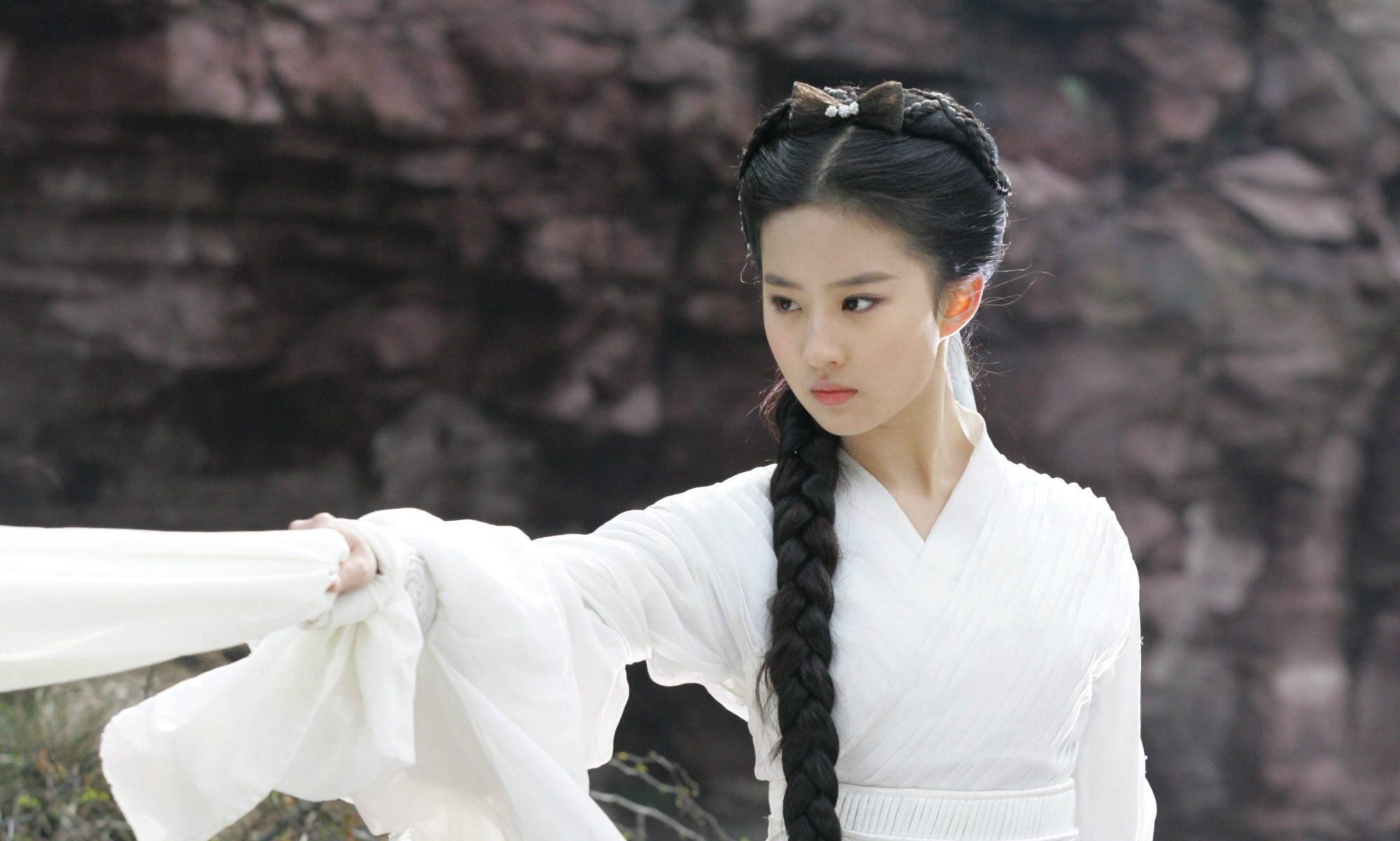 " dream China is recorded " the road appears exposure, jing of ancient costume of Liu Yifei old dawn is colourful, doubt is like film men and women advocate encounter play