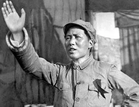 大年初一梳理百年历史，我发现毛主席有件事情从未改变过