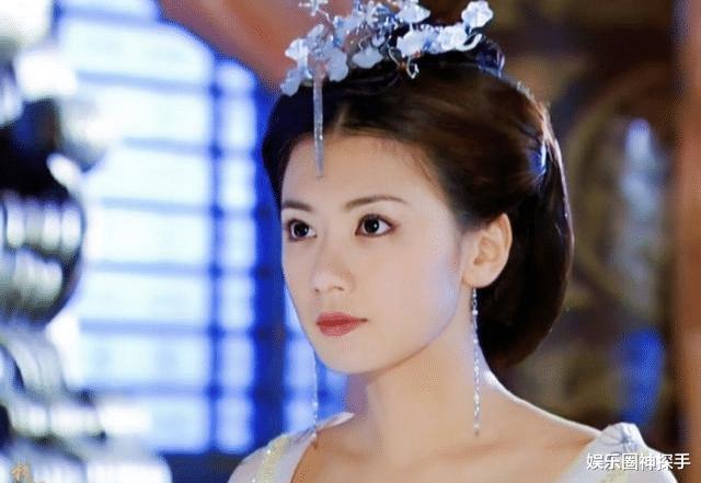 贾静雯的三个女儿，老大眼线上扬成熟不少，咘咘、波妞长大很多