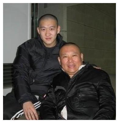 曹云金当年到底有多狂？师娘无奈向徒弟下跪，郭德纲含泪唱未央宫