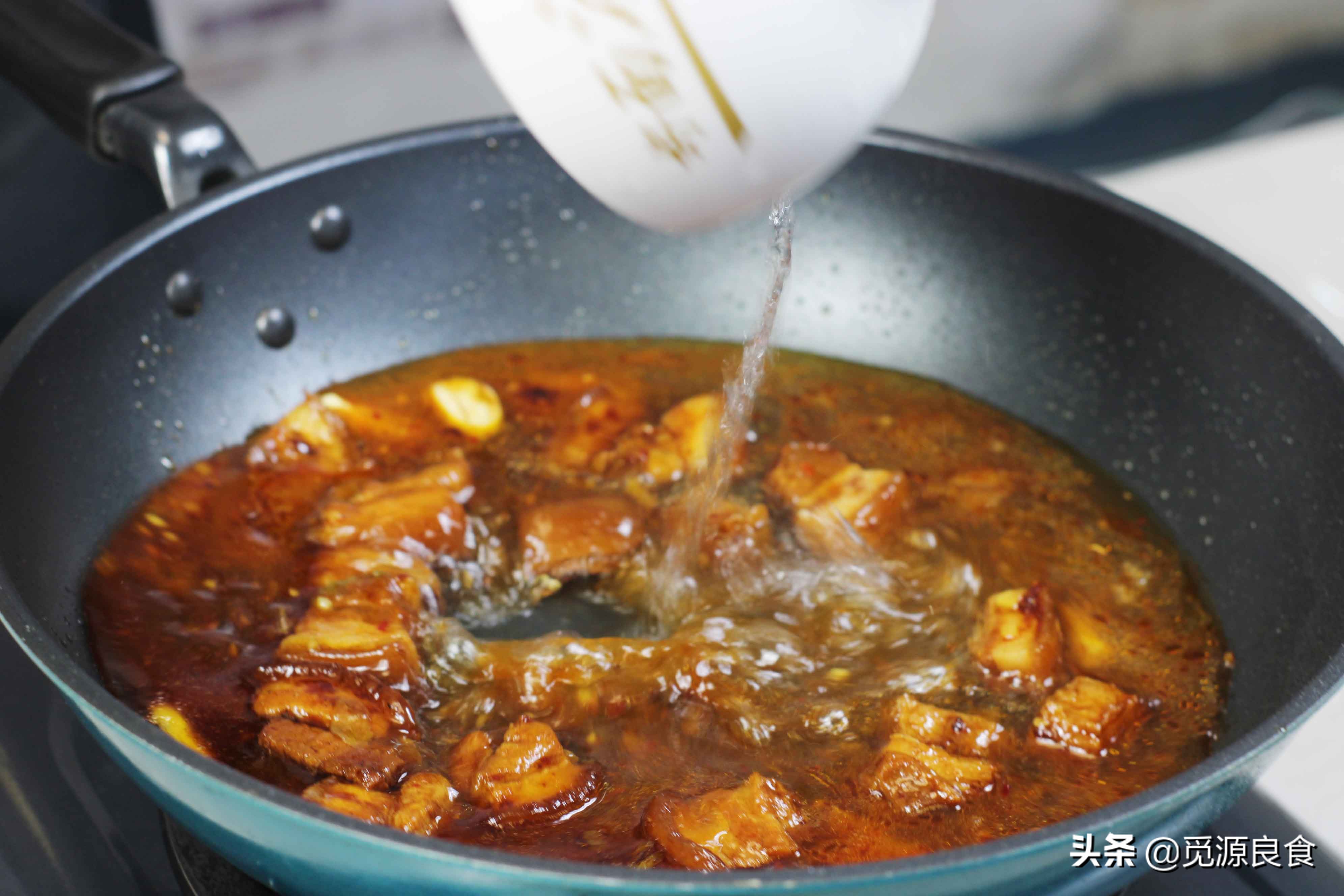 秋冬美食红烧肉白菜豆腐煲，家常美味超级下饭，爸妈晚餐吃撑了