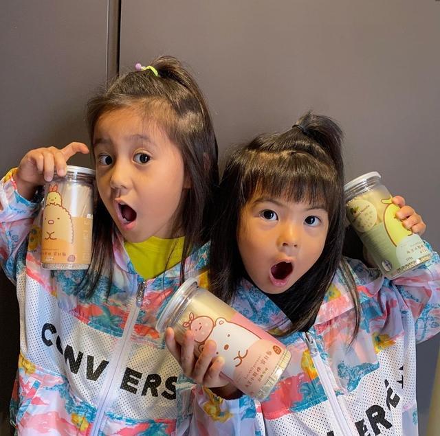 賈靜雯曬咘咘波妞萌照，宣傳自創品牌拉麵，曾被衛生局開千元罰單