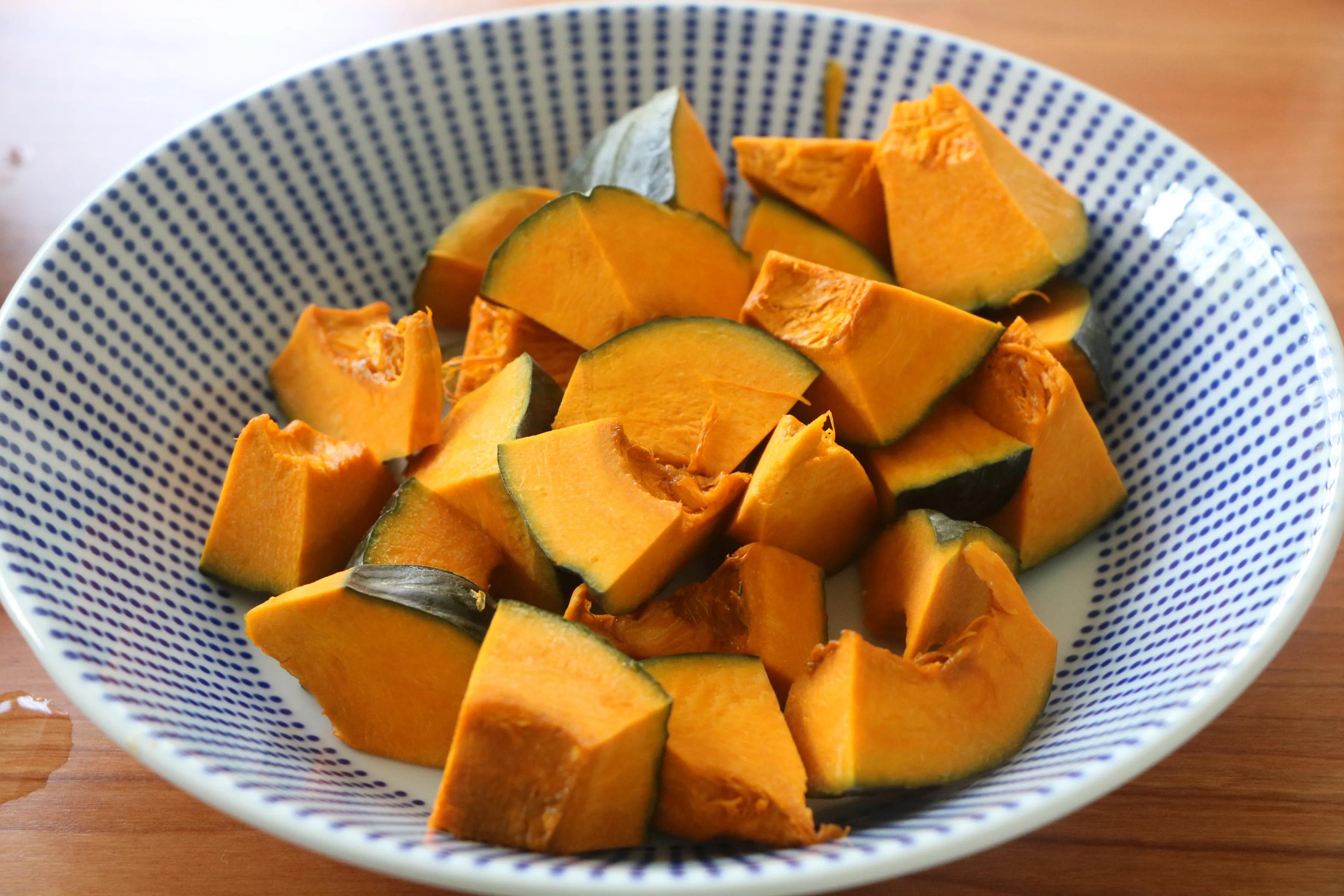 天太热不想炒菜，试试这样的一锅炖，不需要米饭，一人一碗超过瘾