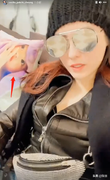 张柏芝晒与幼子“同框照”，毫无混血特征，生