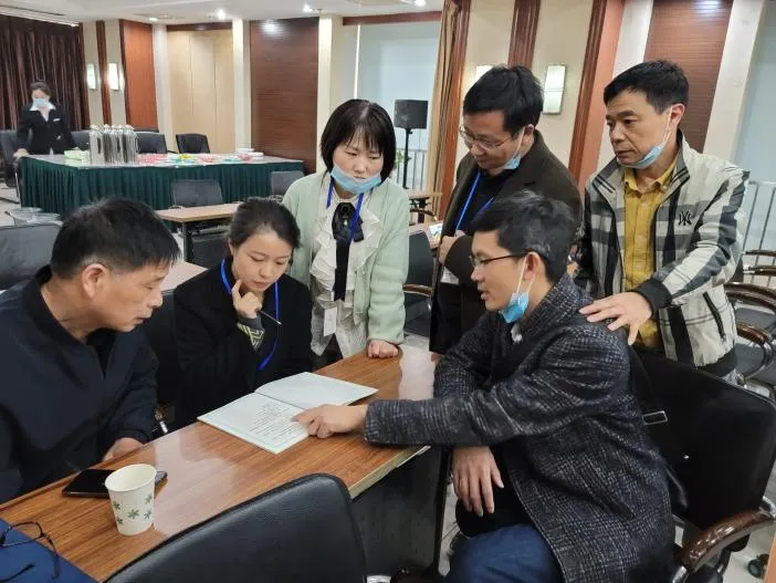 达州职高工艺美术专业教师参加“室内装饰设计”高级研修班