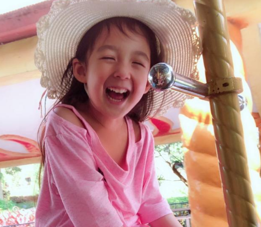 有一種“天生麗質”叫小泡芙，細眉大眼又軟萌，誰看了能不心動？