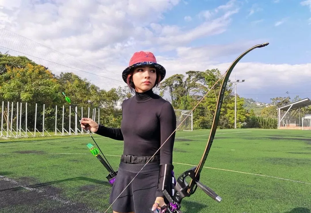 哥伦比亚妹子参加射箭比赛,因高颜值意外走红,网友:爱神丘比特