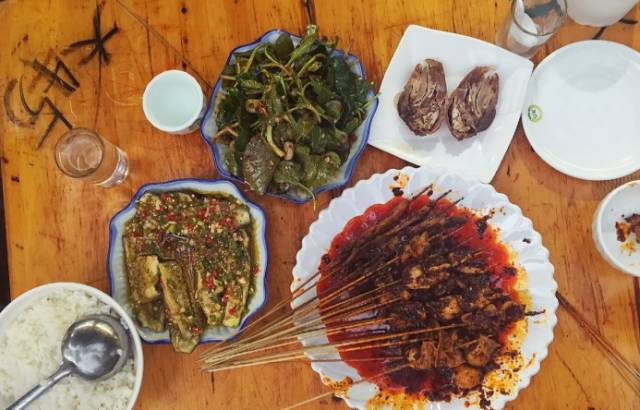 美食界扛把子都藏在成都三江鞋厂、东郊记忆等