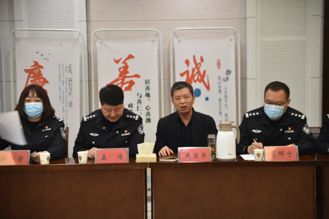 临沂交警直属三大队举办“向党和人民报告——警营开放日”活动