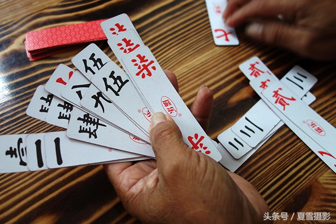 打字牌，一种与扑克一样，但玩法却与麻将相同的乡村娱乐活动