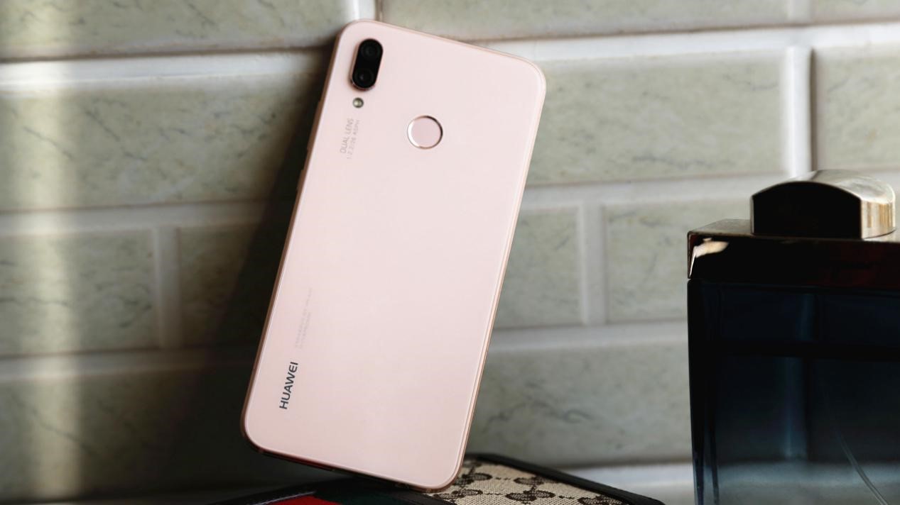 从追逐时尚到时尚追我的蜕变 HUAWEI nova 3e评测