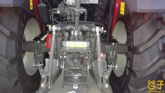 全時(shí)四驅(qū)帶定速巡航的拖拉機(jī)，說這是一輛二手車鄰居沒有人相信