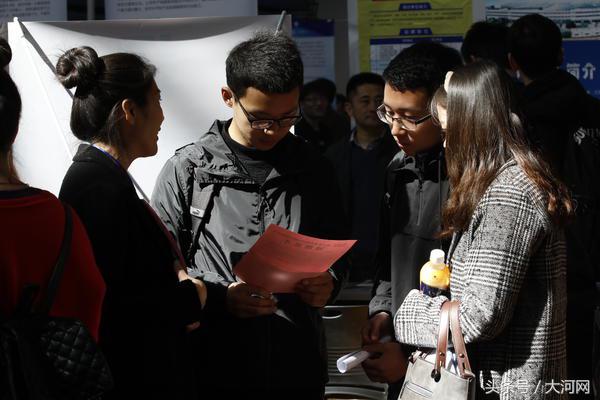 应届生福利!联合招聘会在郑州大学举办 