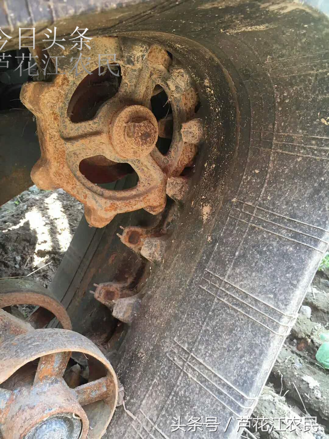 用了一年的沃得履帶收割機，還帶一年三包期，這樣的二手車值得