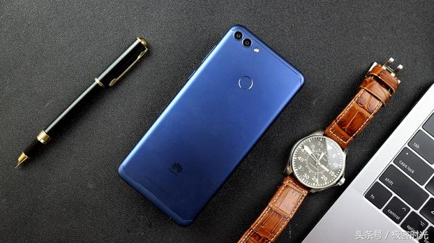 華為暢享8 Plus：4000mAh大充電電池 1600萬(wàn)四攝 麒麟659，稱得上極致！