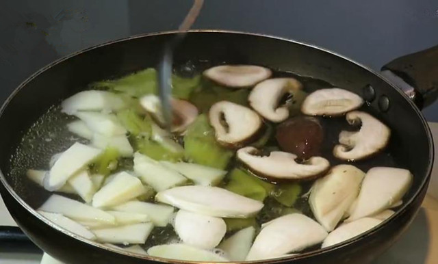 图片[8]-酸菜笋片汤做法 清爽不上火  最适合春天喝的汤-起舞食谱网