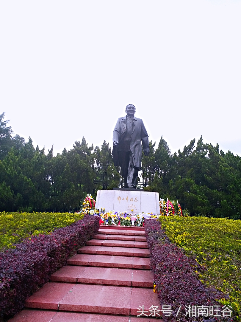 清明节登上莲花山缅怀一代伟人