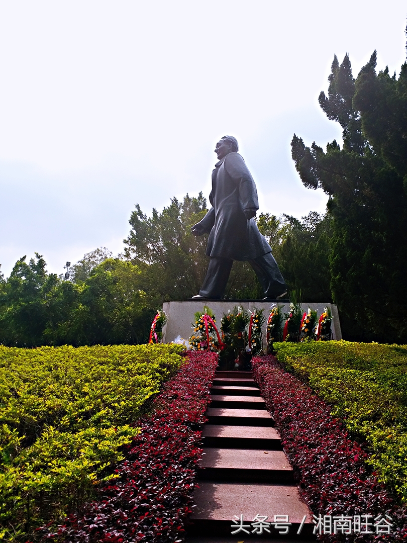 清明节登上莲花山缅怀一代伟人