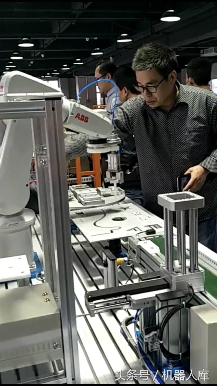 工业机器人工程师就业前景如何?