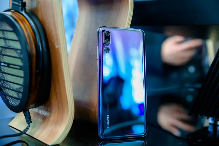 HUAWEI P20系列产品真机里手感受，3788元起AI扶持摄影家梦