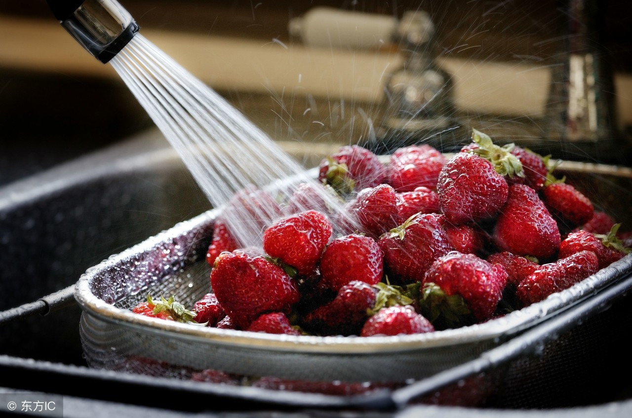 草莓究竟脏在哪里 别让水果变成“垃圾”