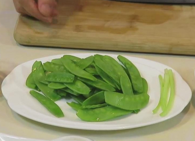 图片[5]-鲜百合炒荷兰豆做法步骤图 爽脆又营养-起舞食谱网