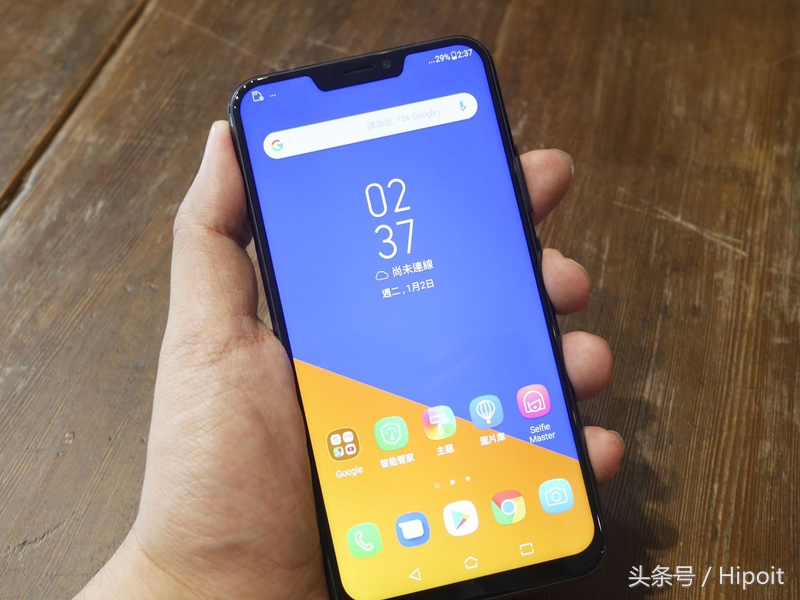 asus新中端机ZenFone 5拆箱：90%屏幕比例，一个有下颌的iPhone X