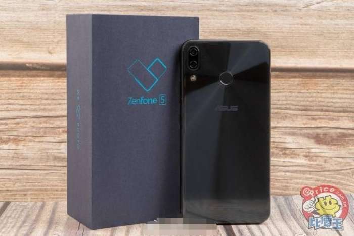 隐型流海 纵排双摄像头! asusZenFone 5图赏: 长相感人至深