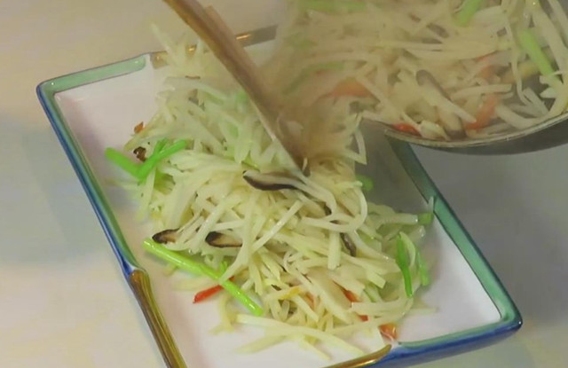 圖片[2]-快炒鮮筍絲做法步驟圖 鮮甜嫩脆-起舞食譜網