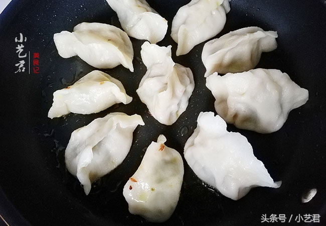 图片[5]-冷饺子的最新吃法 好吃不油腻 上桌孩子抢着吃 二盘子都不过瘾-起舞食谱网