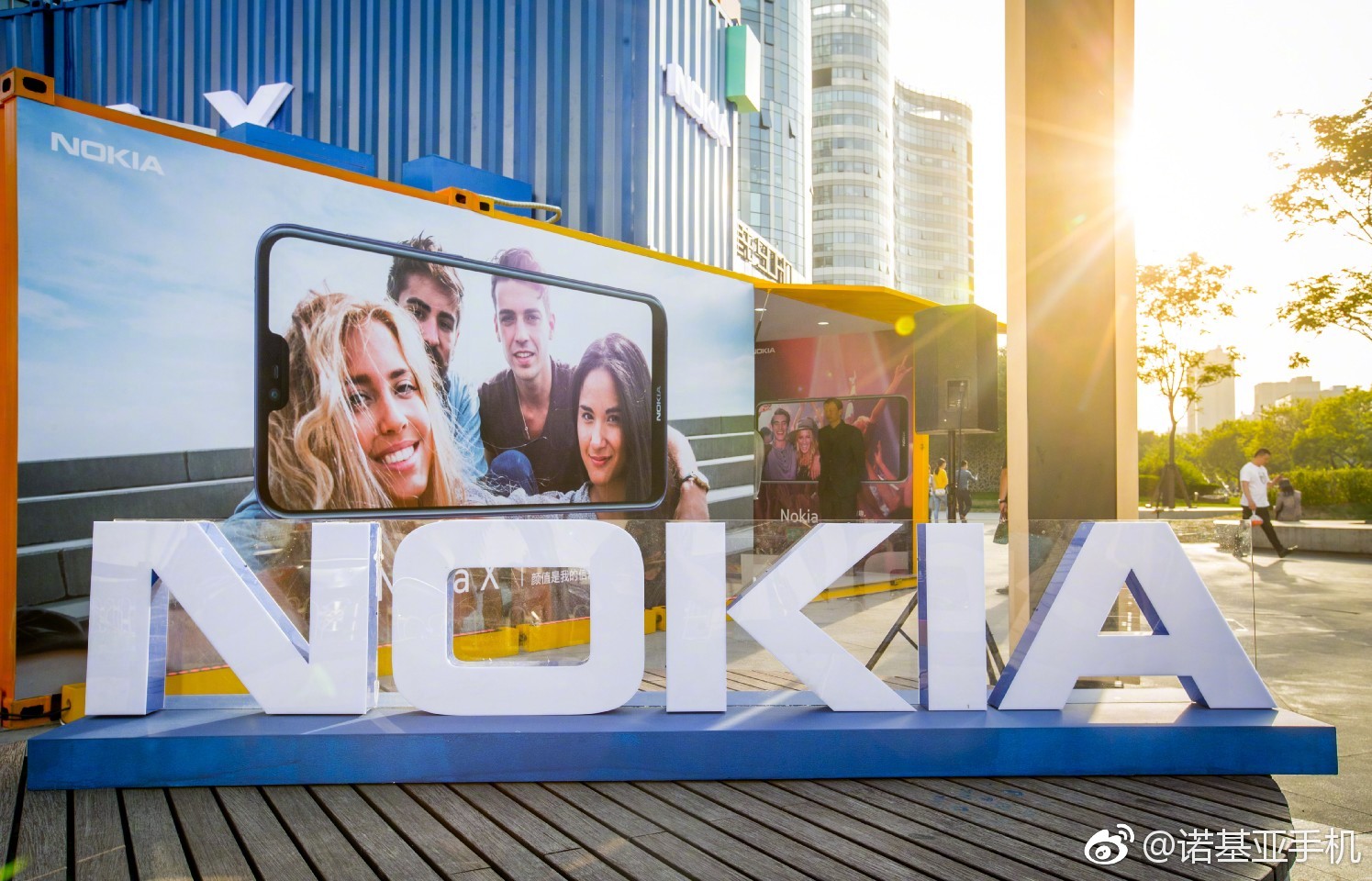 连不可一世的Nokia都沦陷了！Nokia X追随时尚潮流选用刘海屏