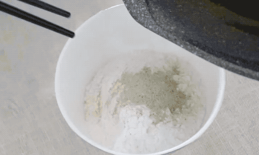 图片[3]-葱花饼做法步骤图 奶奶做了30年的葱花饼咬一口酥到都掉渣了比-起舞食谱网