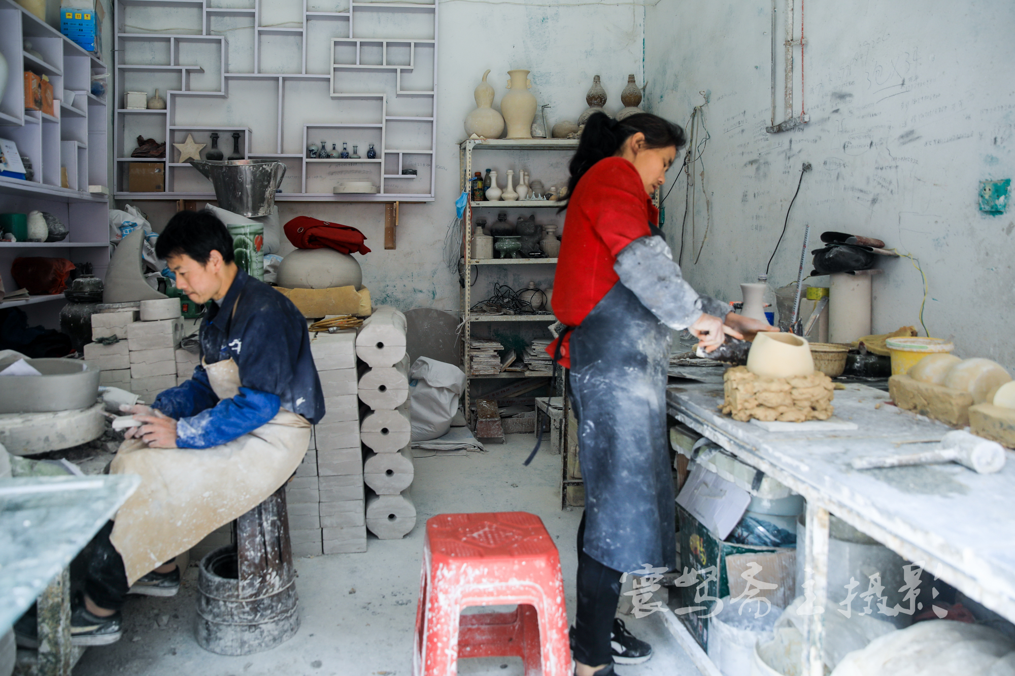 去景德镇老厂的街边走走，终于明白为什么景德镇瓷器的价格那么低