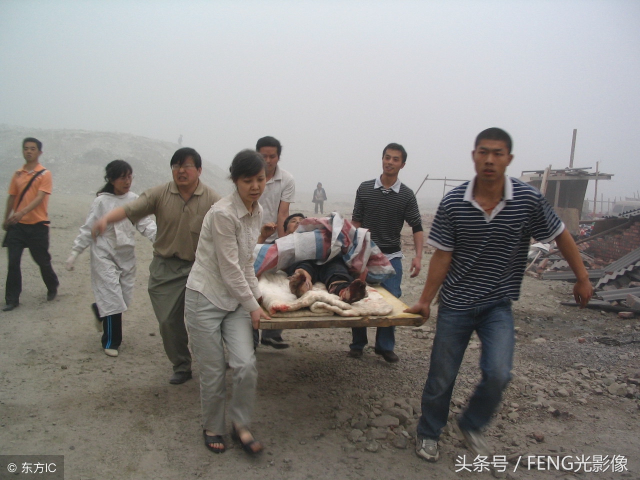 汶川地震恐怖真实图片(回望10年前那场“千年不遇”大地震,10张图片触目惊心)