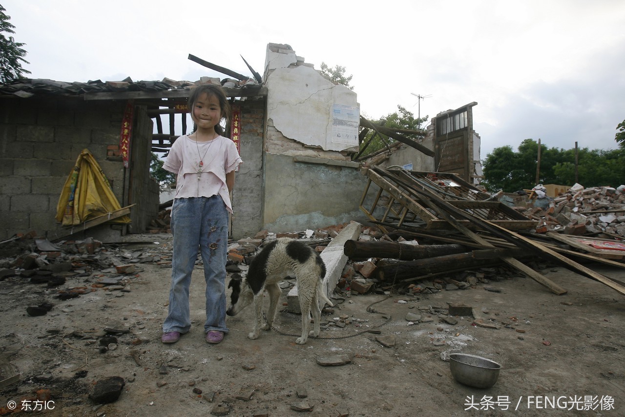 汶川地震恐怖真实图片(回望10年前那场“千年不遇”大地震,10张图片触目惊心)