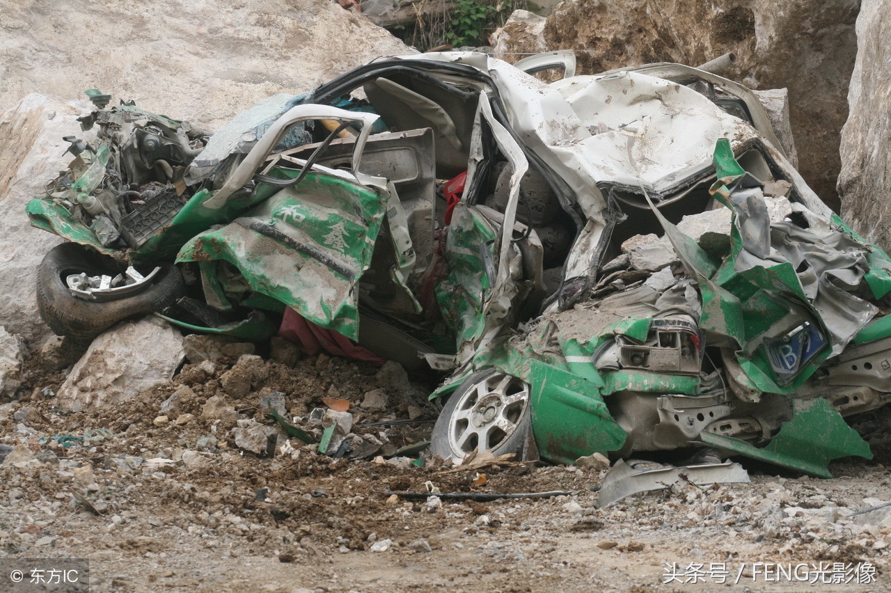 汶川地震恐怖真实图片(回望10年前那场“千年不遇”大地震，10张图片触目惊心)